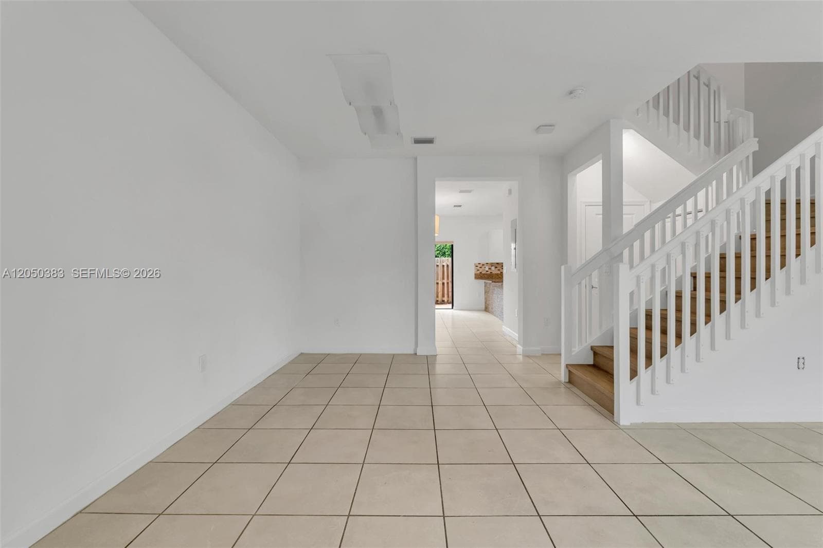 582 NE 207th St, Miami FL 33179 photo 5