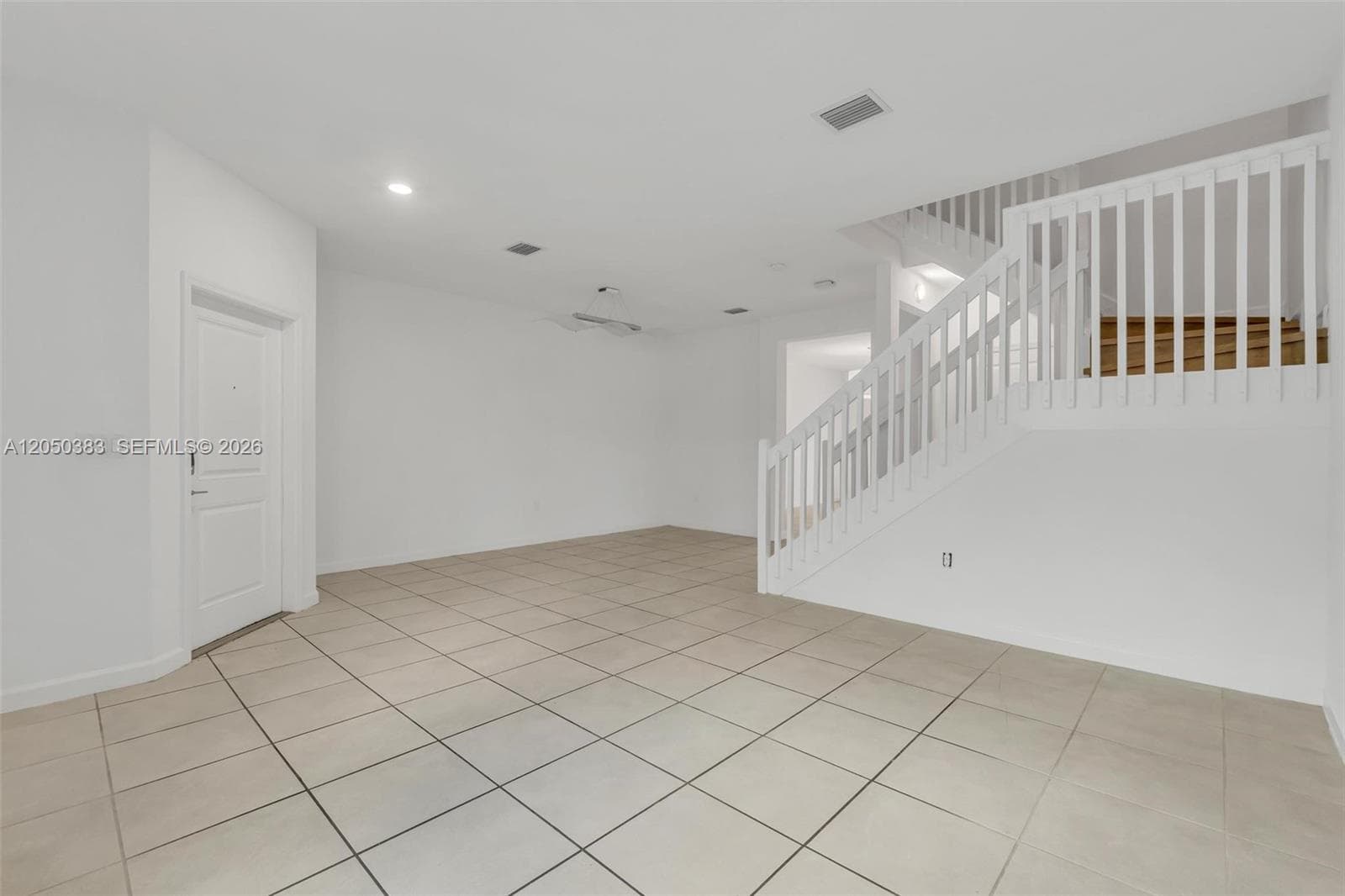 582 NE 207th St, Miami FL 33179 photo 4