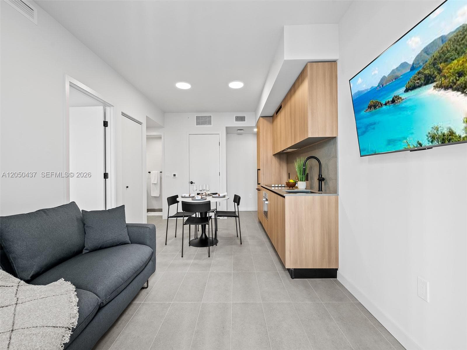 121 NE 5th St # 3706, Miami FL 33132 photo 2