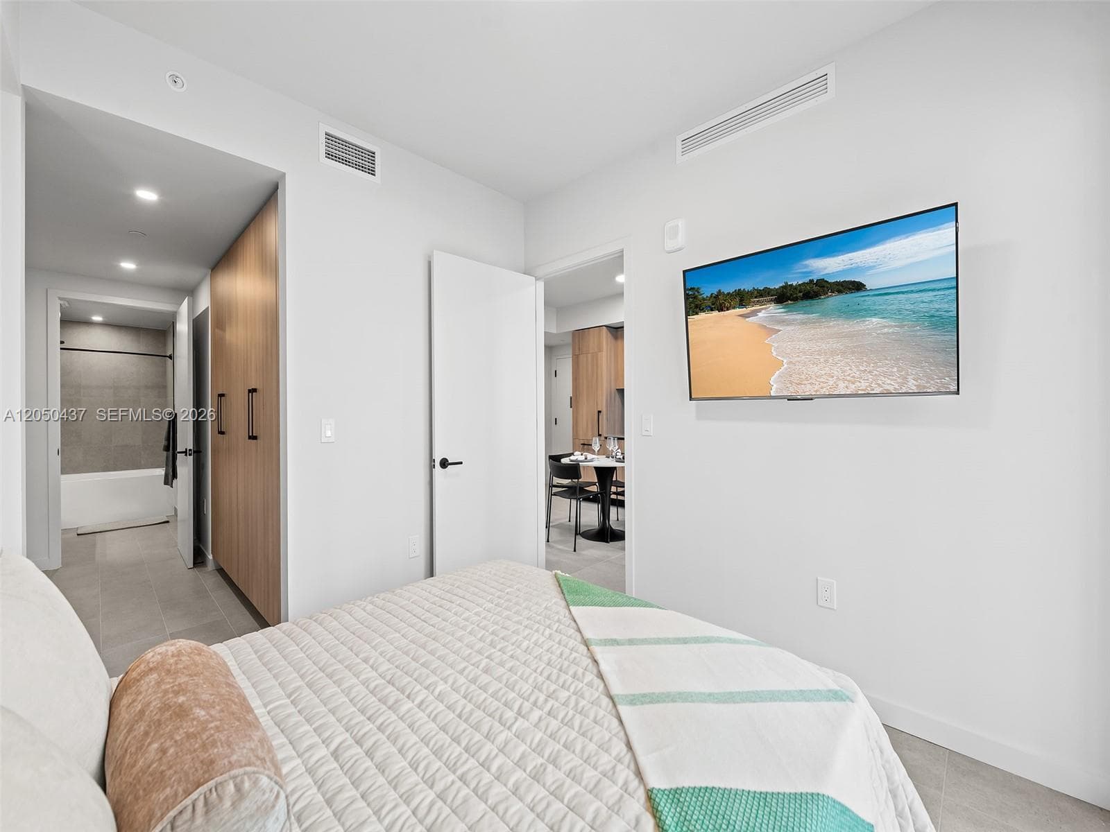 121 NE 5th St # 3706, Miami FL 33132 photo 5