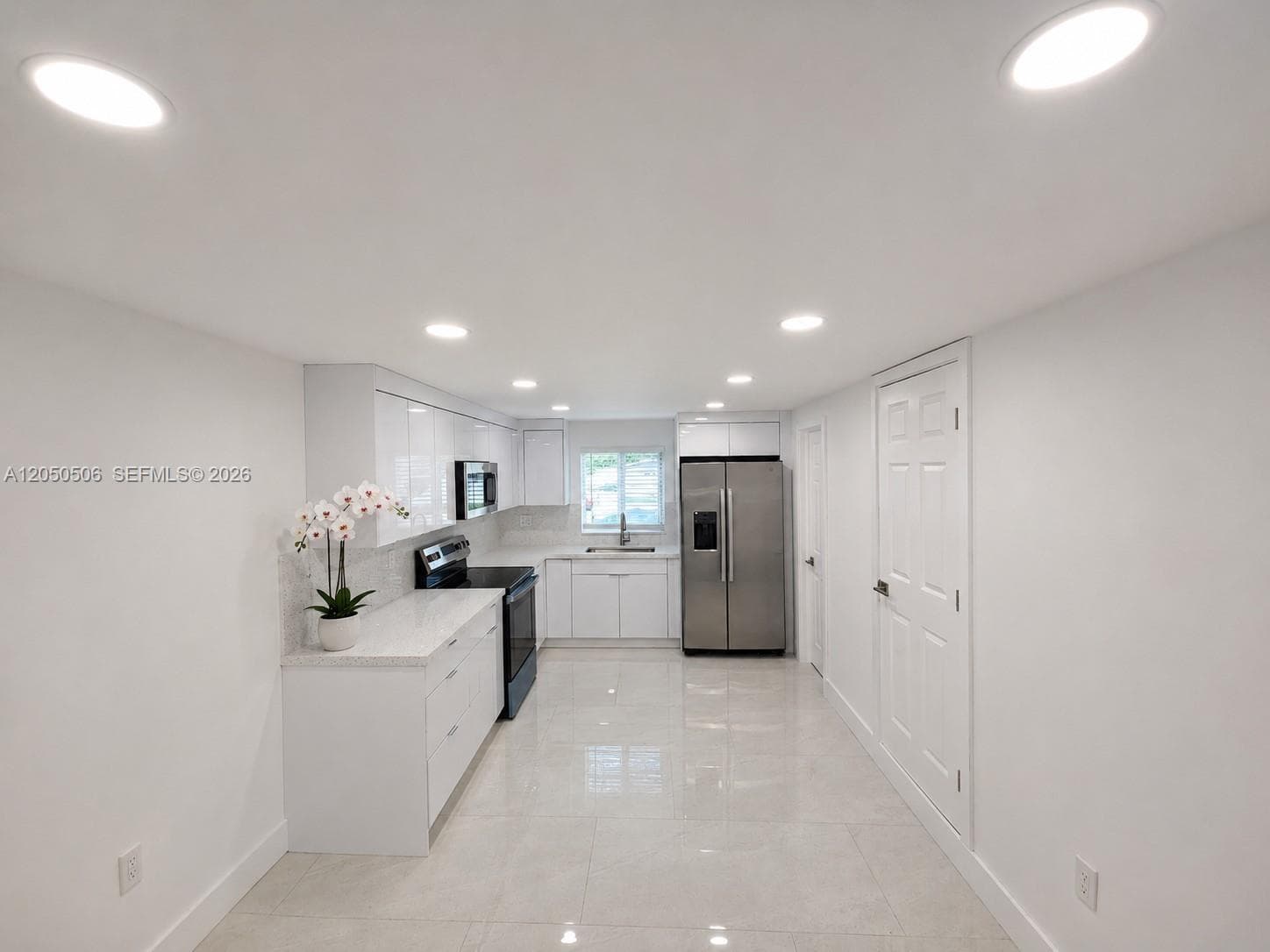 5190 E 1st Ave # B, Hialeah FL 33013 photo 2