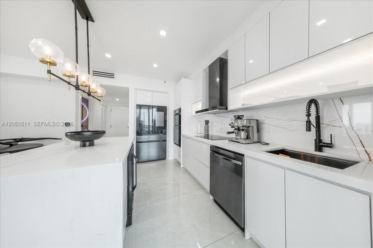 350 S Miami Ave # 2314, Miami FL 33130 photo 2