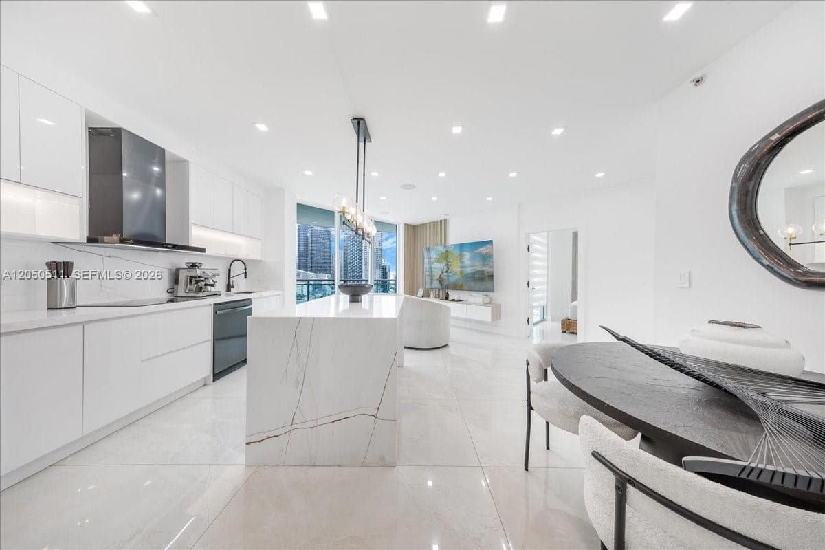 350 S Miami Ave # 2314, Miami FL 33130 photo 3