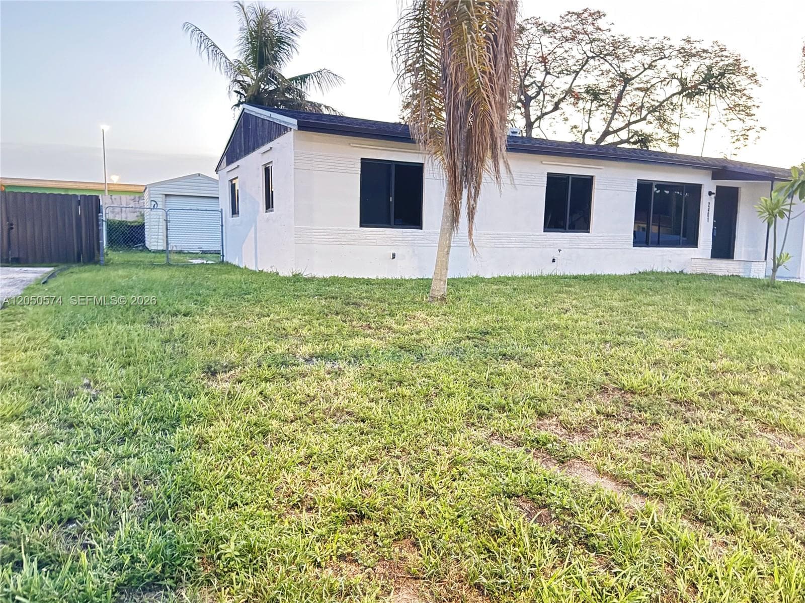 2401 SW 50th Ter, Plantation FL 33317 photo 2