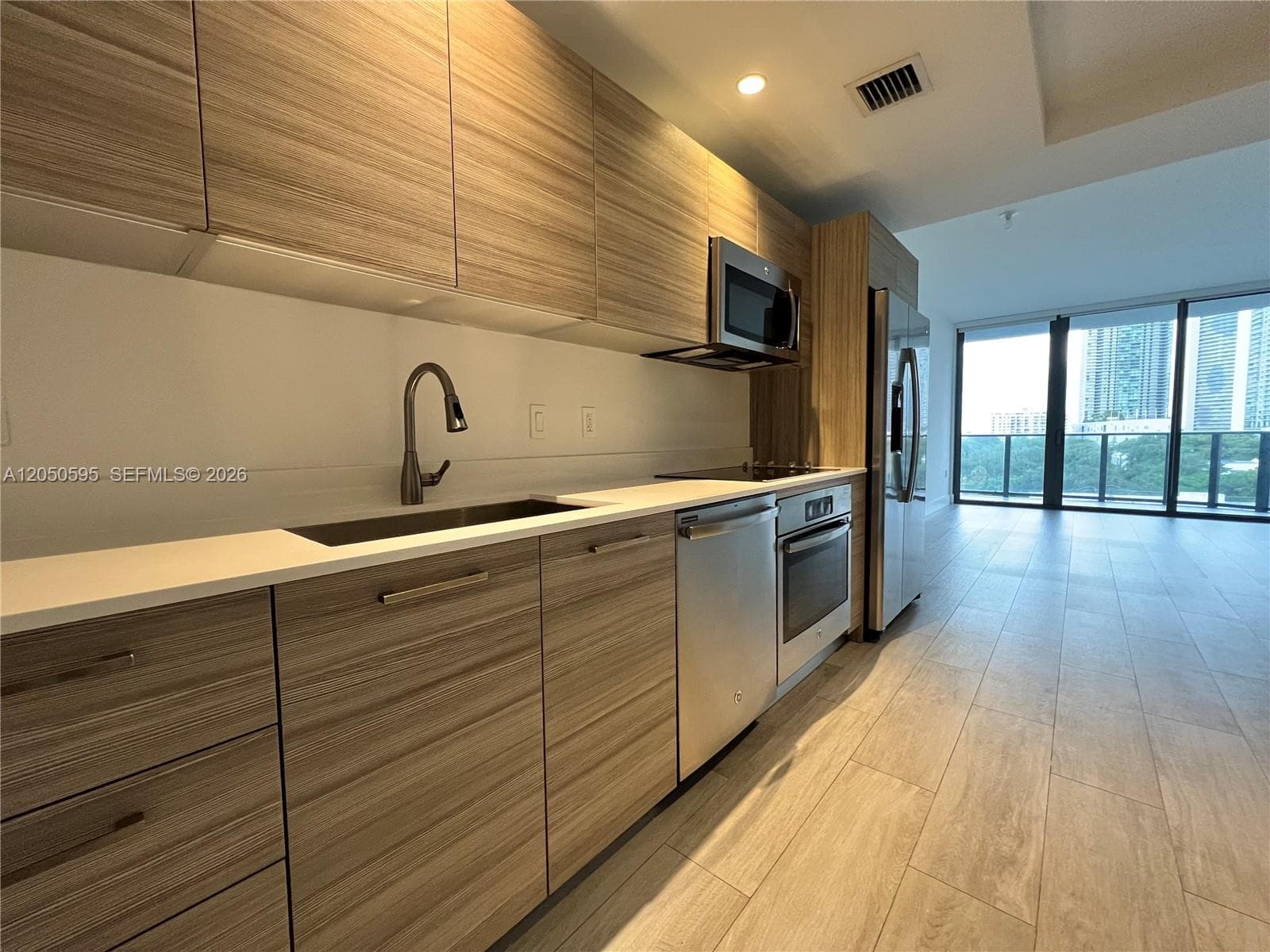 121 NE 34th St # L505, Miami, FL 33137 photo 2