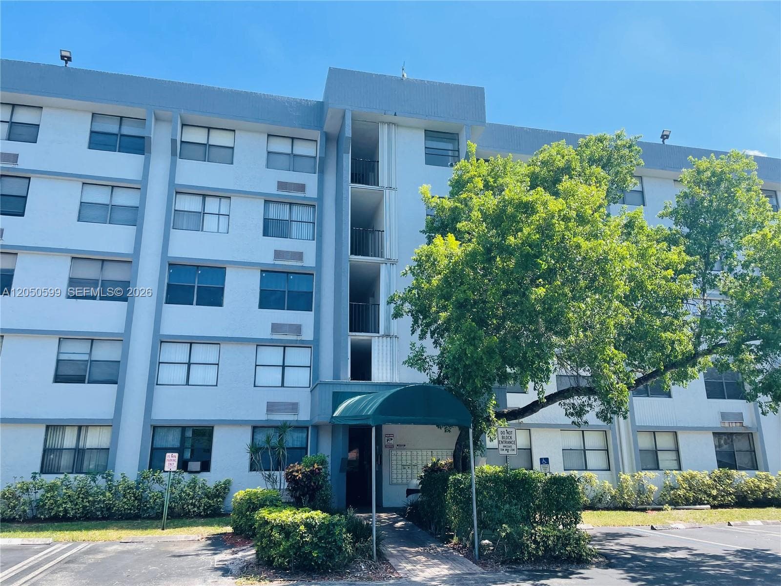 2401 Riverside Dr # 114-B, Coral Springs FL 33065