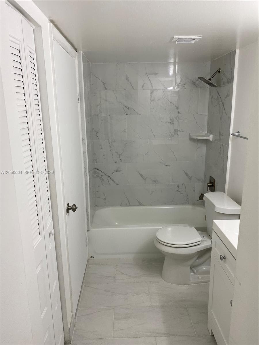 486 NW 165th St Rd # 307, Miami FL 33169 photo 5