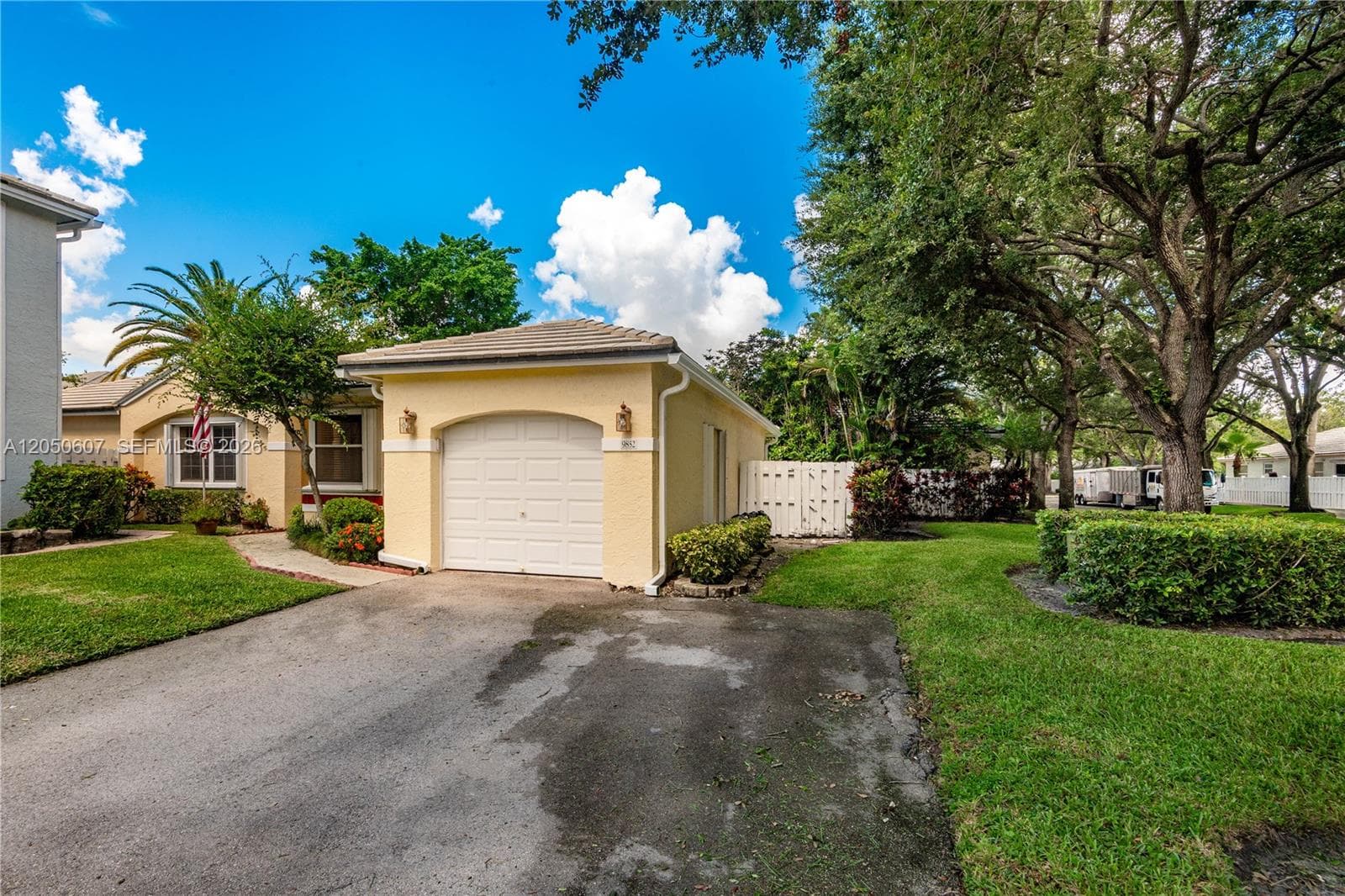 9852 NW 9th Ct, Plantation FL 33324 photo 2