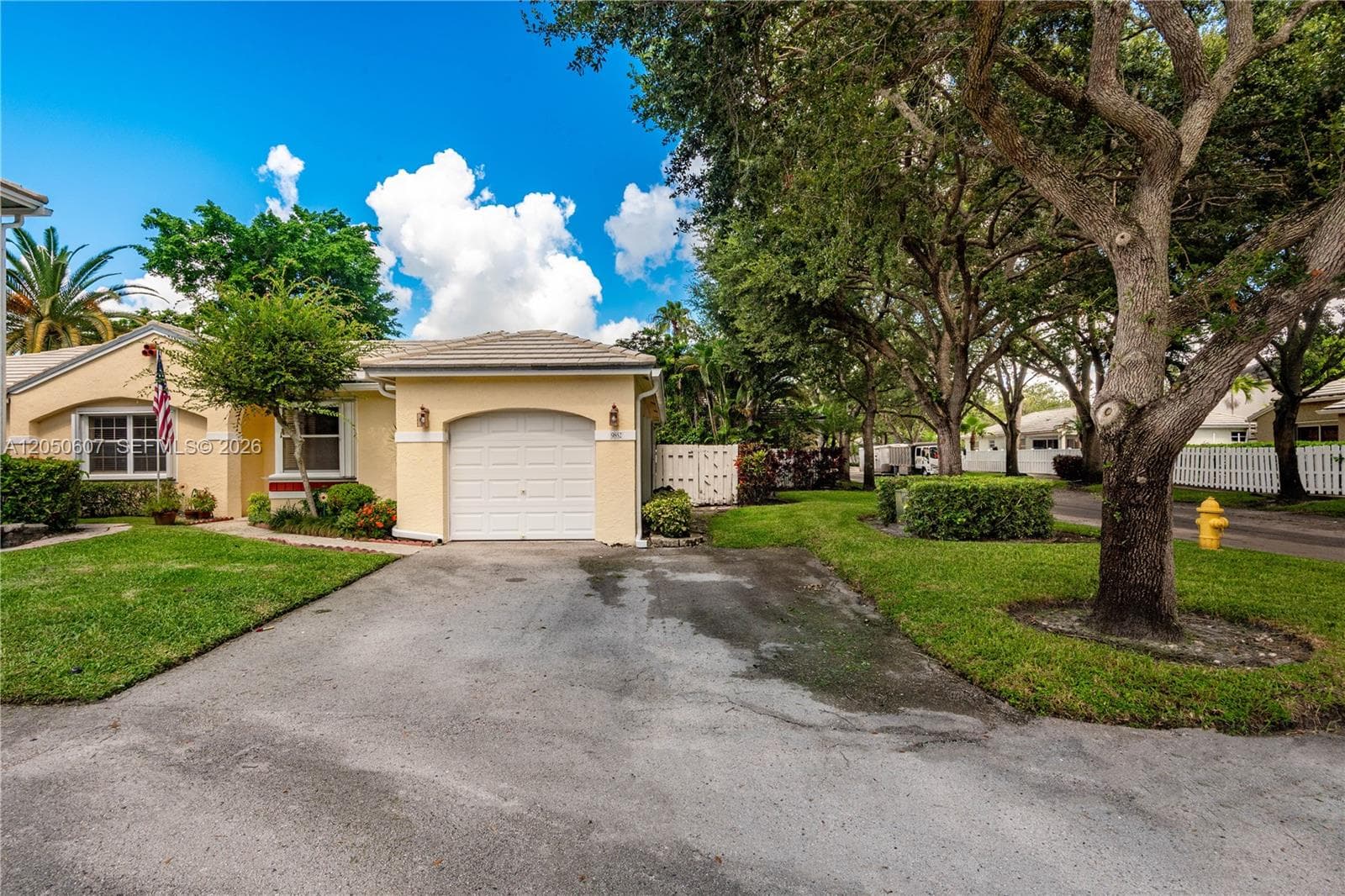 9852 NW 9th Ct, Plantation FL 33324
