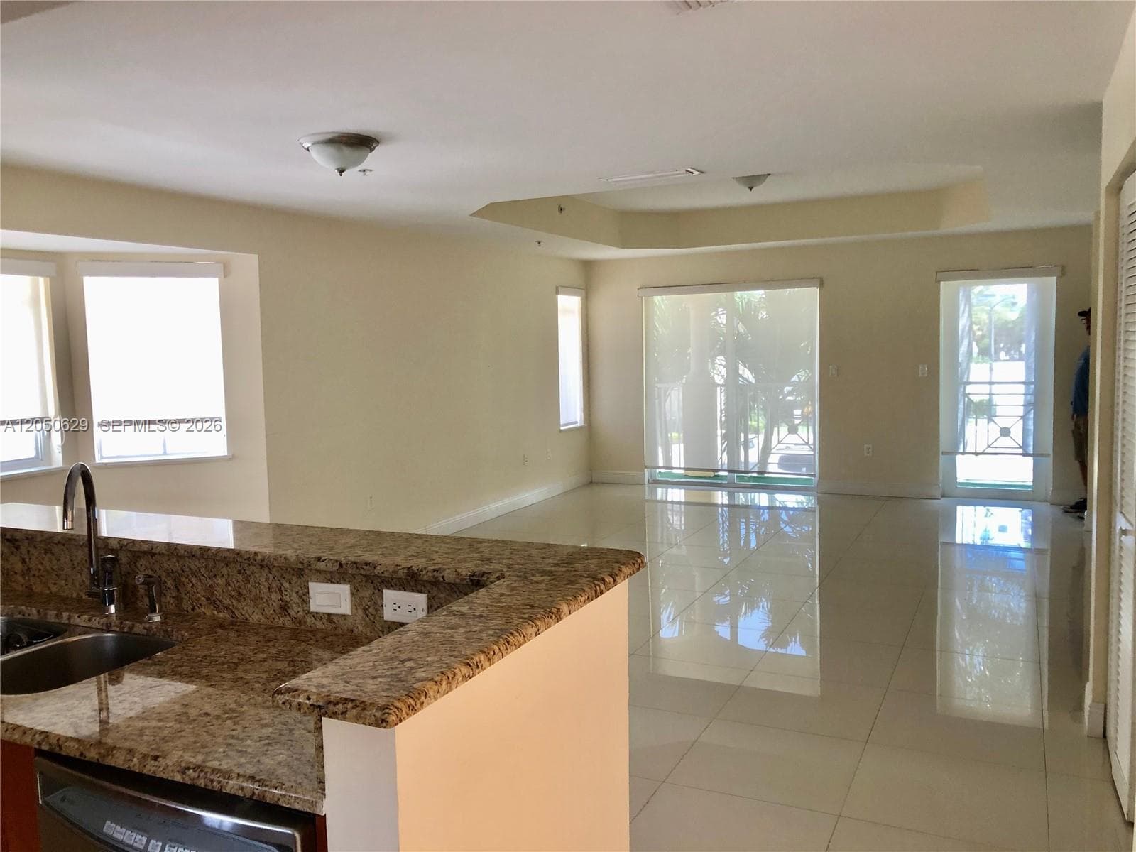 18451 NE 27th Pl, Aventura FL 33160 photo 2