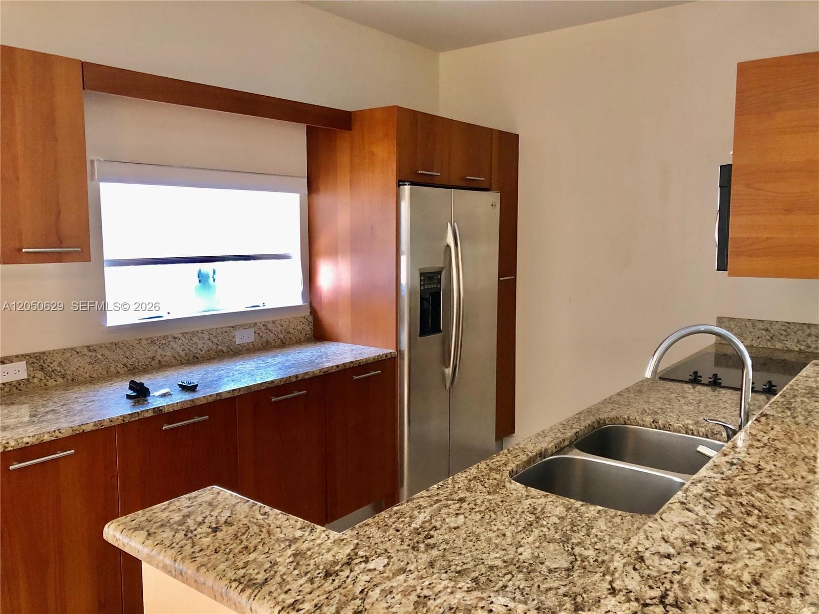 18451 NE 27th Pl, Aventura FL 33160 photo 3