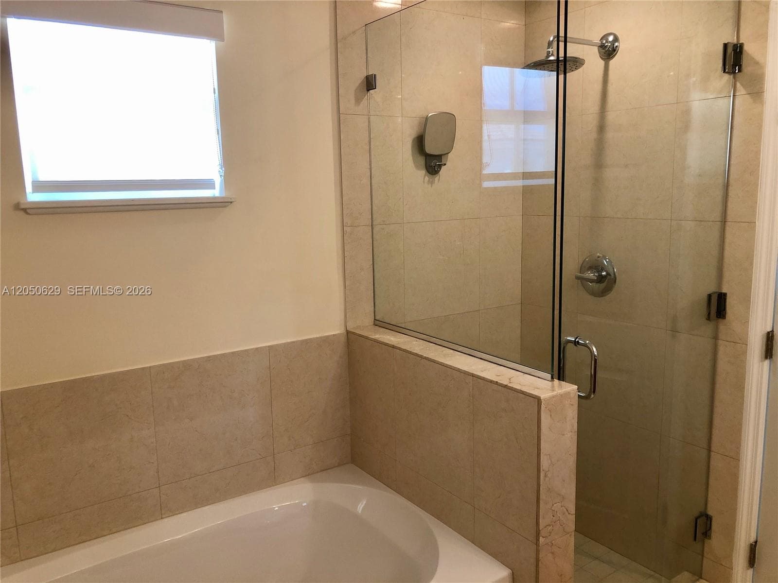 18451 NE 27th Pl, Aventura FL 33160 photo 4