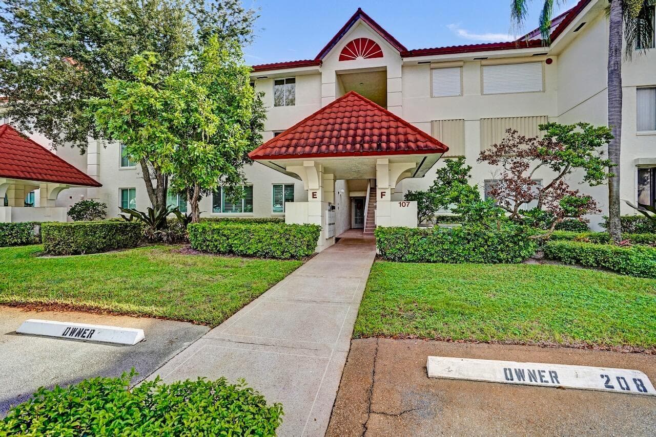107 Half Moon Circle # H1, Hypoluxo FL 33462 photo 4