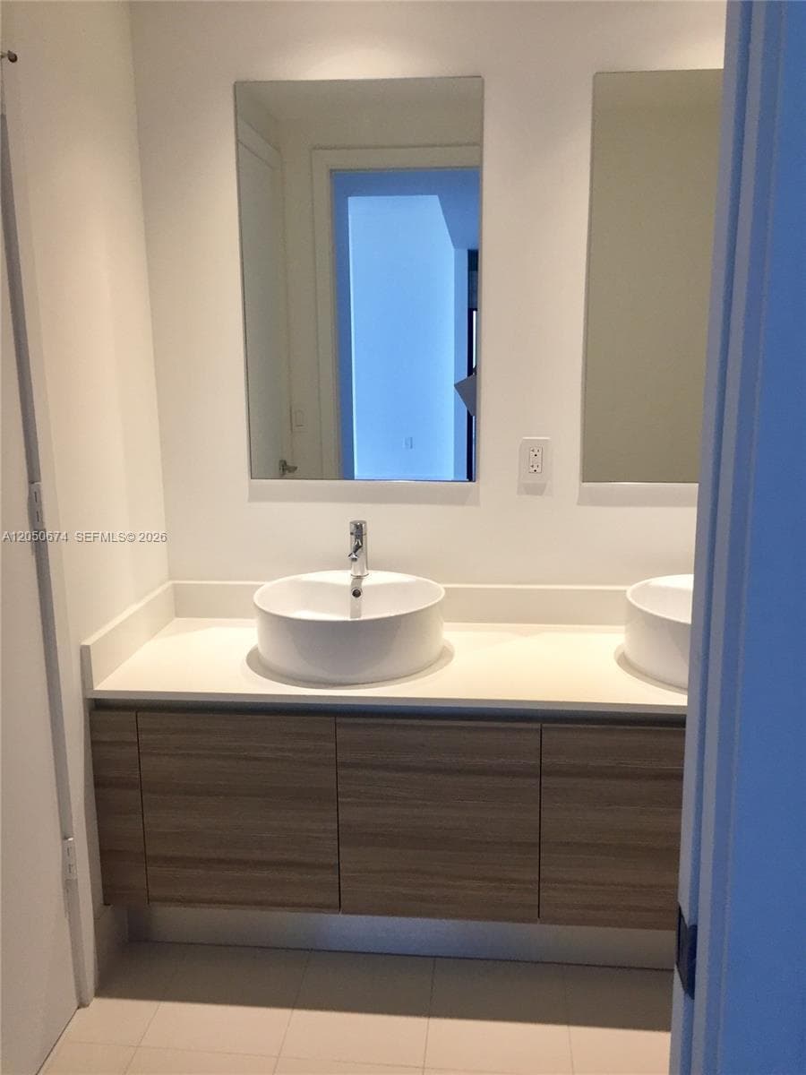 121 NE 34th St # 912, Miami FL 33137 photo 4
