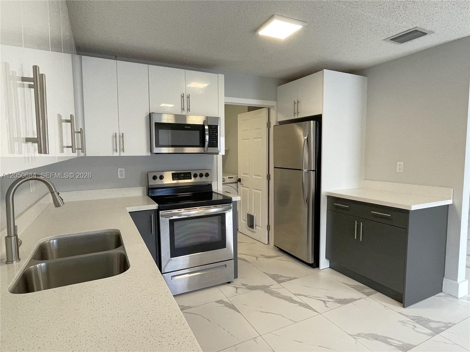 1370 NW 3rd St, Dania Beach FL 33004