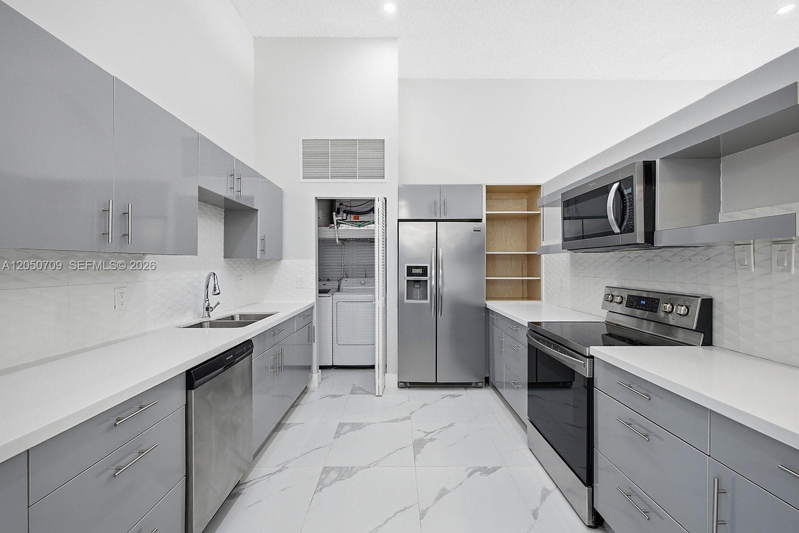 605 Leslie Dr, Hallandale Beach FL 33009 photo 4