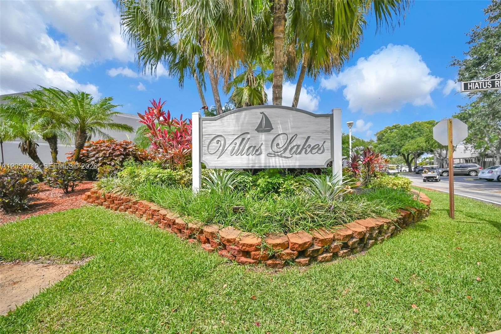 11290 NW 14th Ct, Pembroke Pines FL 33026 photo 4