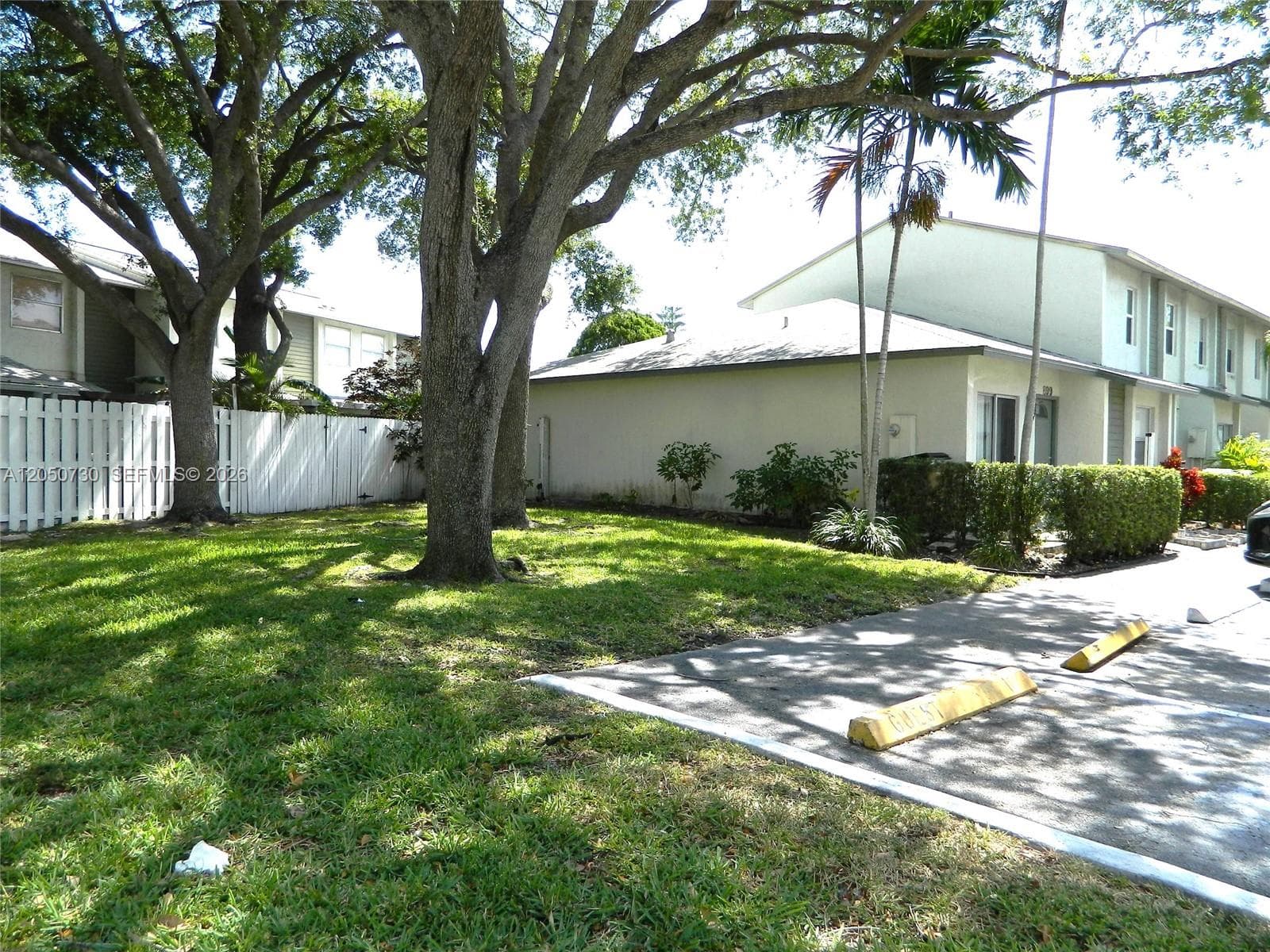 899 Crystal Lake Dr # 899, Deerfield Beach FL 33064