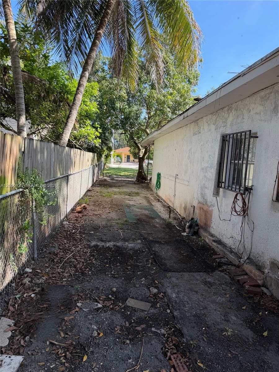 3555 SW 23rd St, Miami FL 33145 photo 5