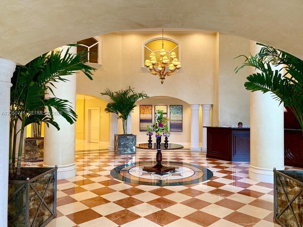 20000 E Country Club Dr # 405, Aventura FL 33180