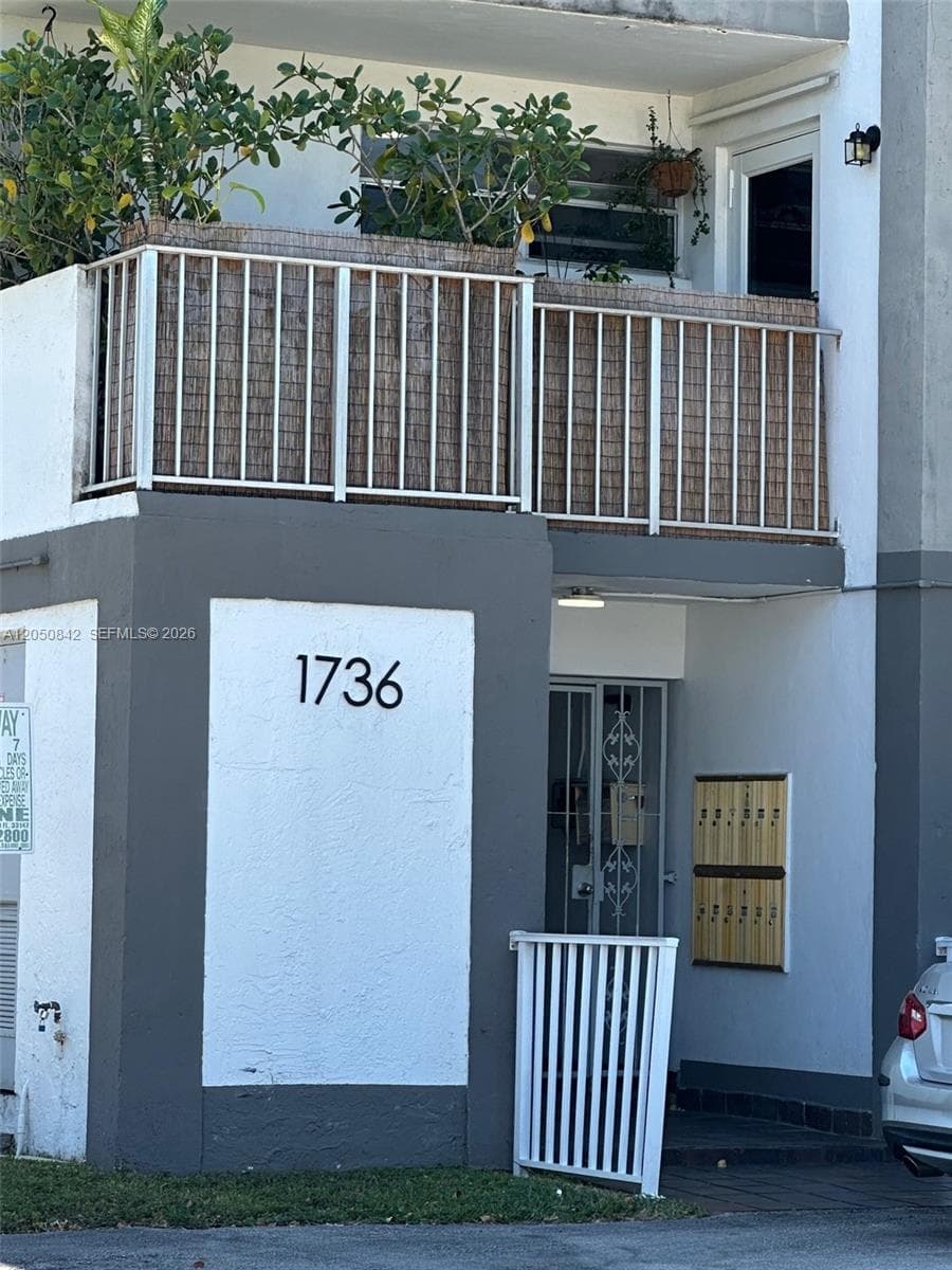 1736 SW 19th St # 404, Miami FL 33145 photo 2