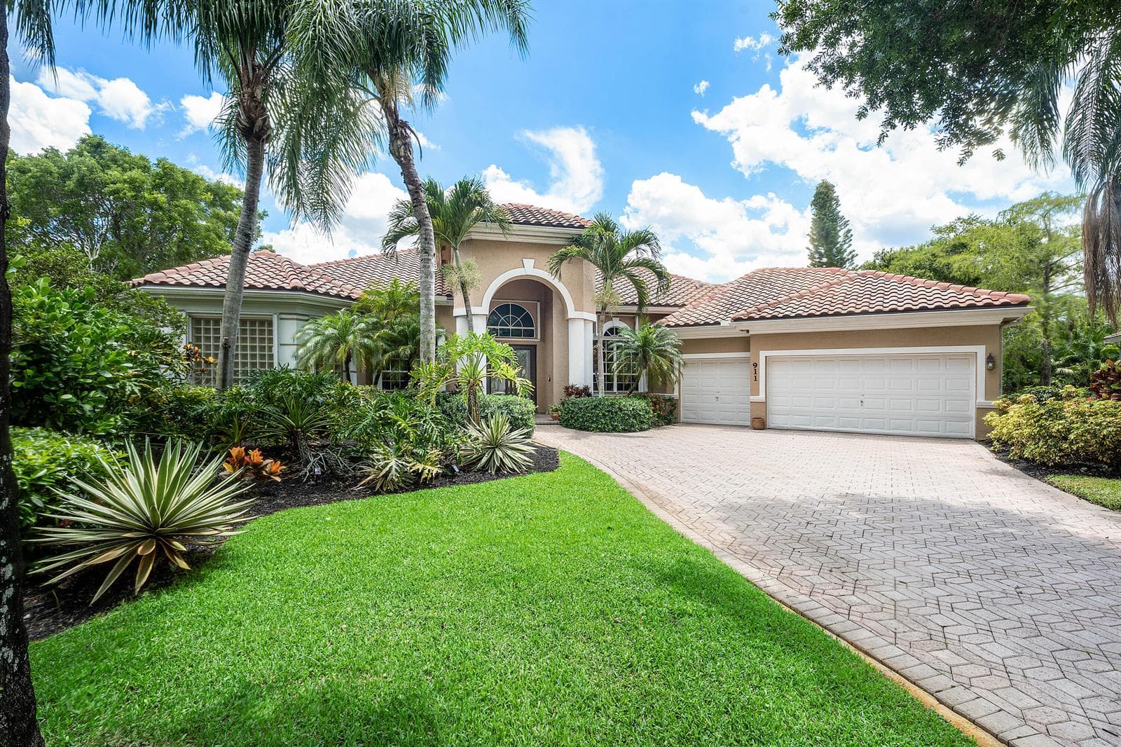 911 Forest Glen Lane, Wellington FL 33414 photo 4
