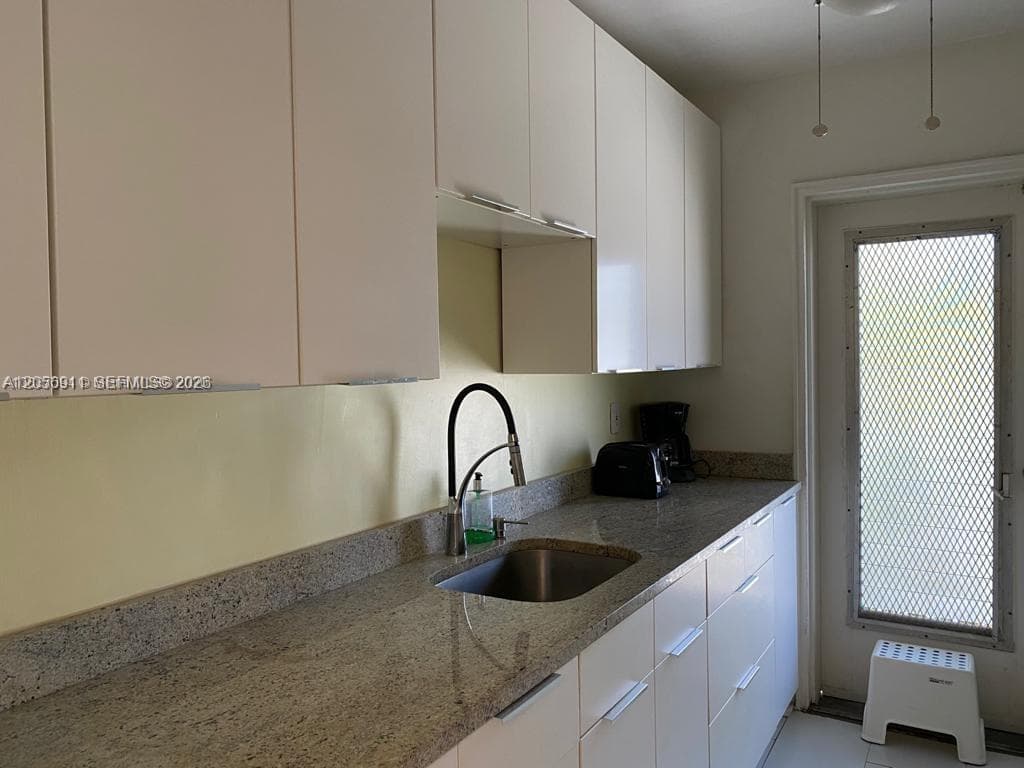 7935 Carlyle Ave # 10, Miami Beach FL 33141 photo 3