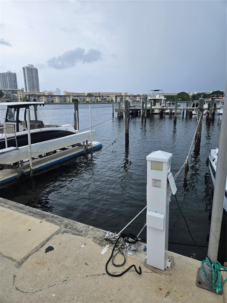 18081 Biscayne Blvd # 602, Aventura FL 33160 photo 2