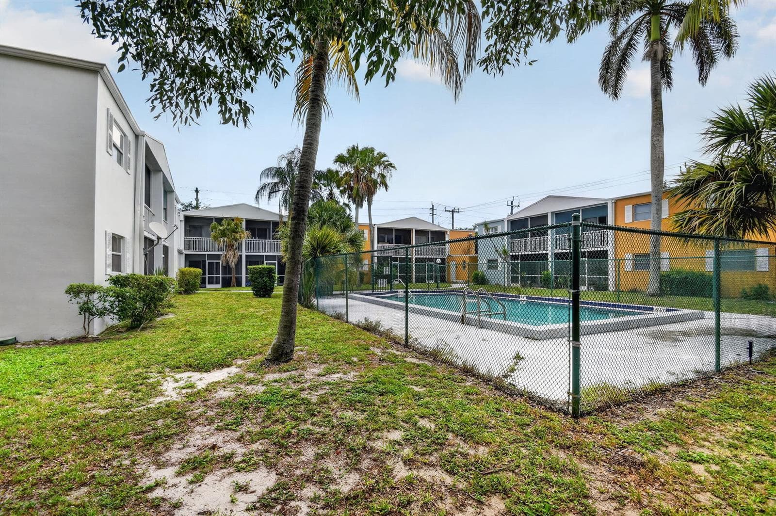1505 Crescent Circle # B24, Lake Park FL 33403 photo 5
