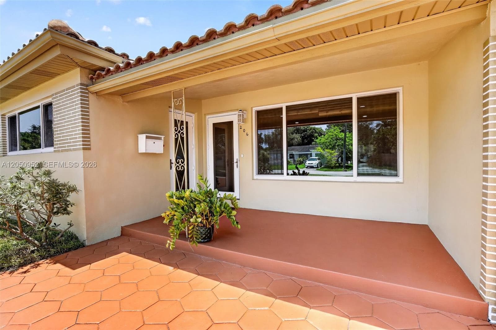 206 N 32nd Ave, Hollywood FL 33021 photo 2