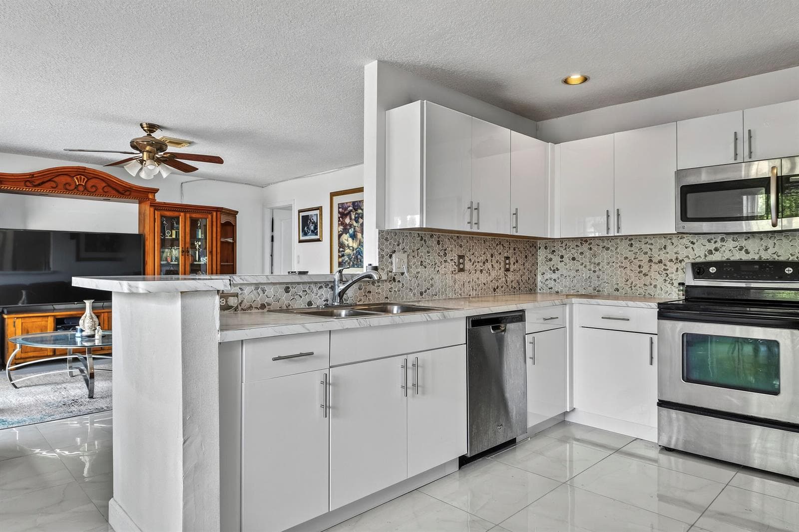 10334 SW 164th Place, Miami FL 33196 photo 2