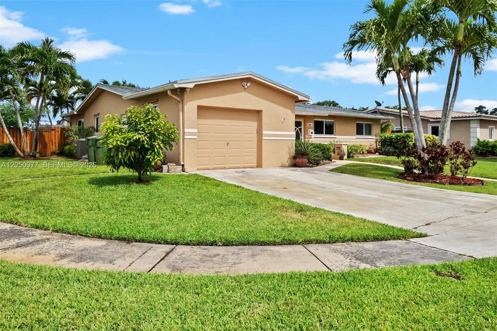 2251 NW 87th Ave, Pembroke Pines FL 33024 photo 2