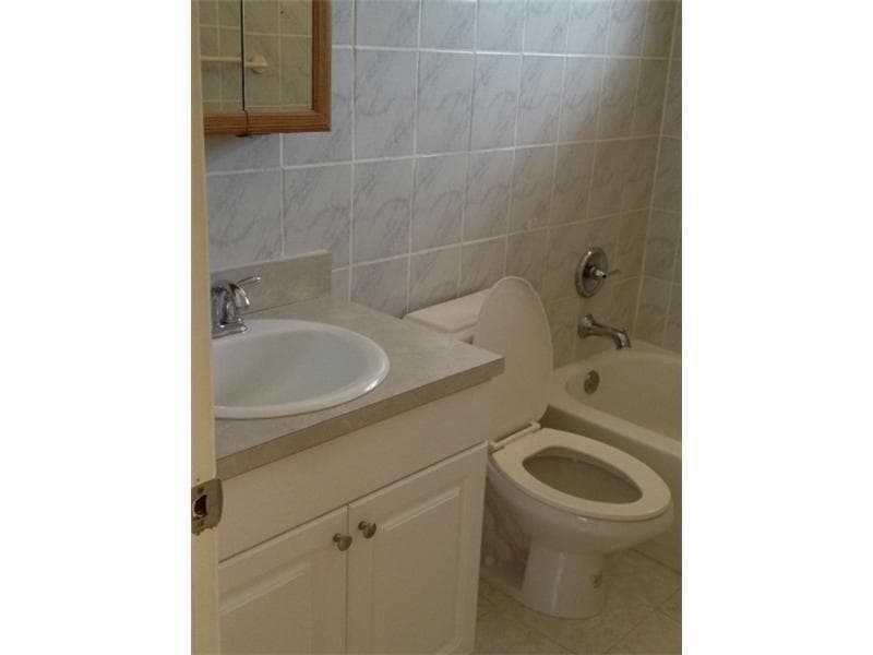 8841 NW 14th Street, Pembroke Pines FL 33024 photo 5