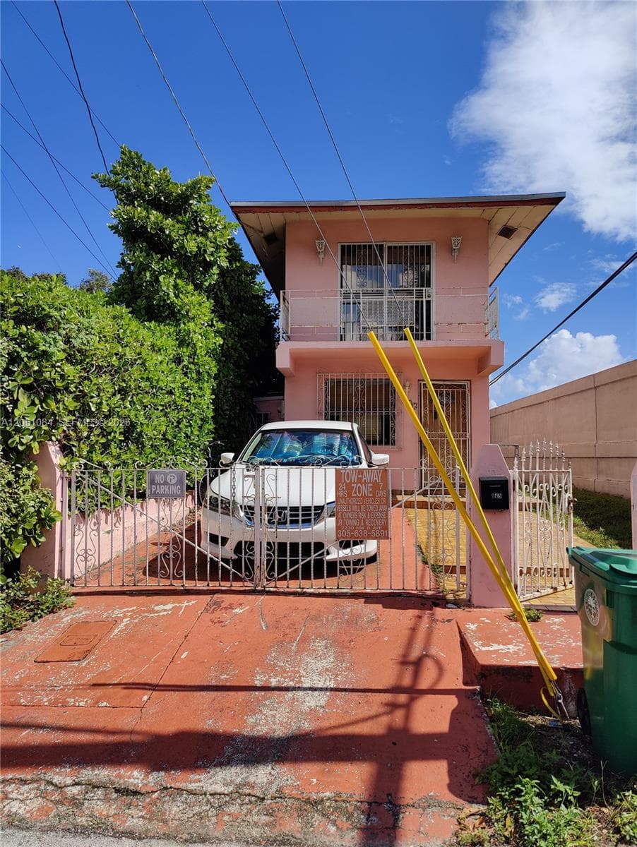 945 NW 19th Ave, Miami FL 33125 photo 2
