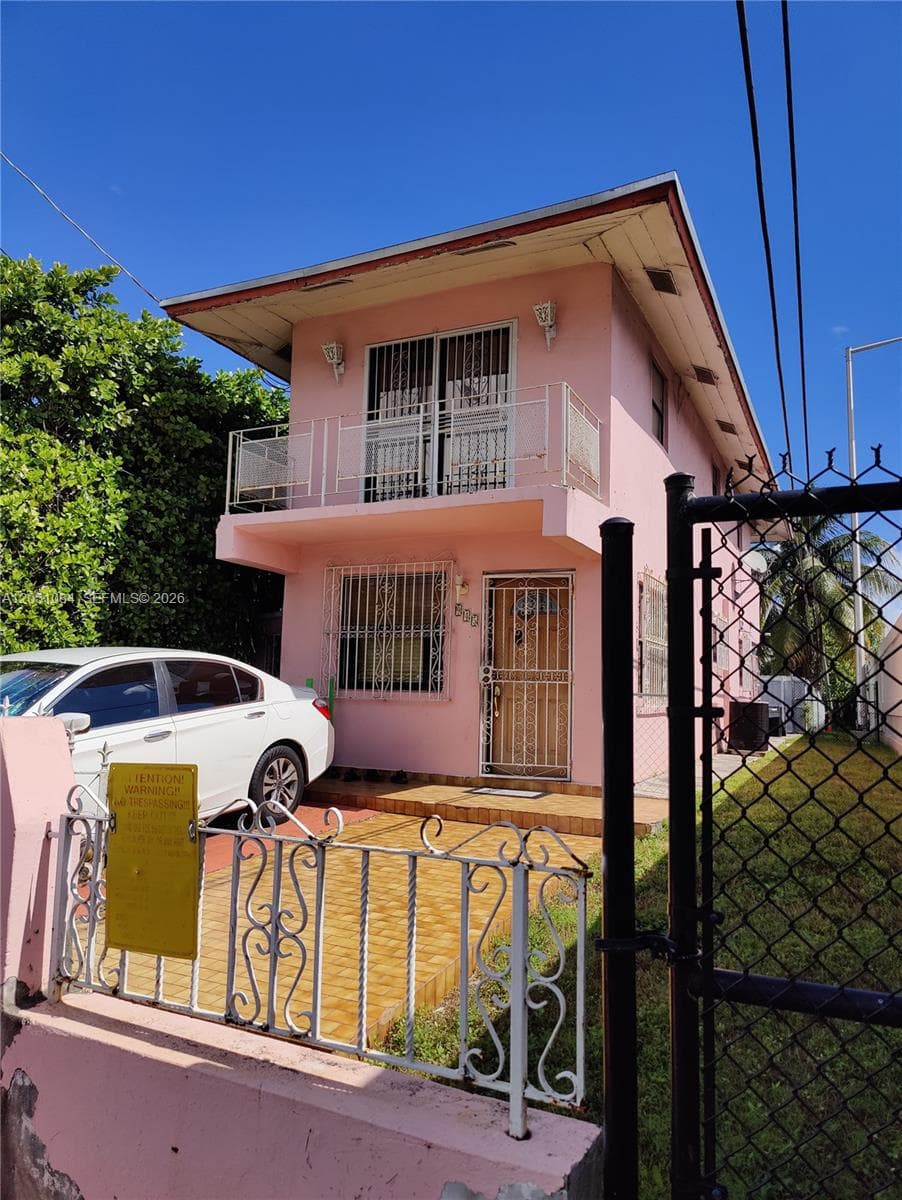 945 NW 19th Ave, Miami FL 33125 photo 3