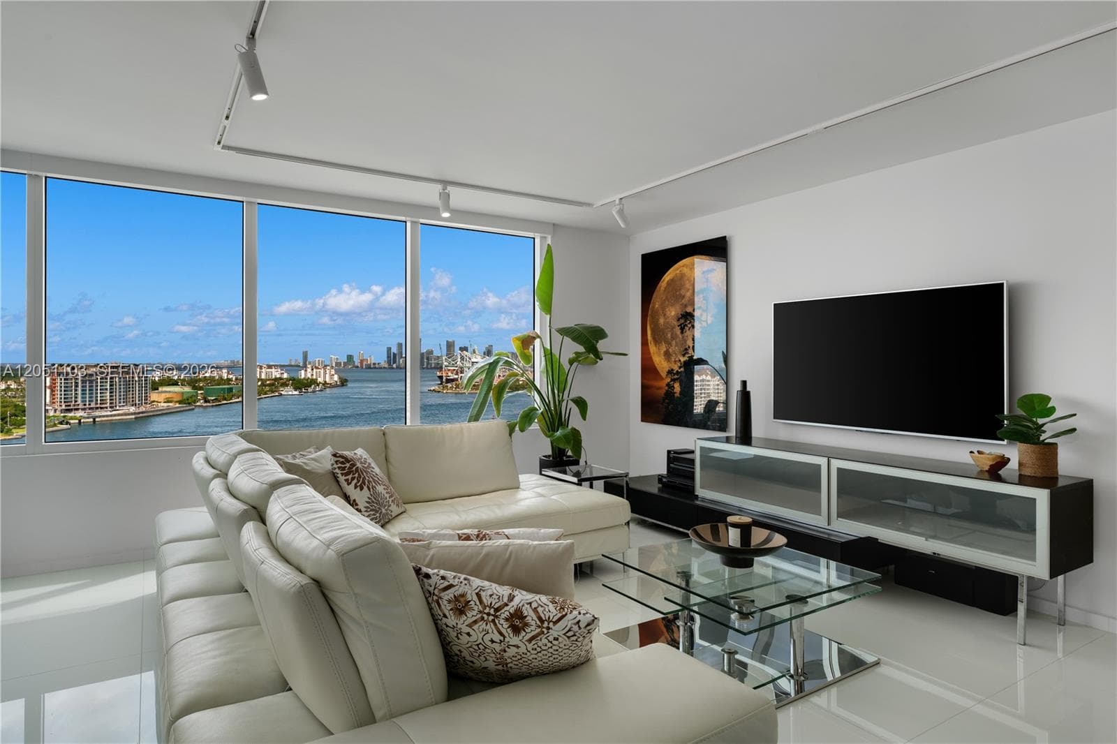400 S Pointe Dr # 1805, Miami Beach FL 33139 photo 4
