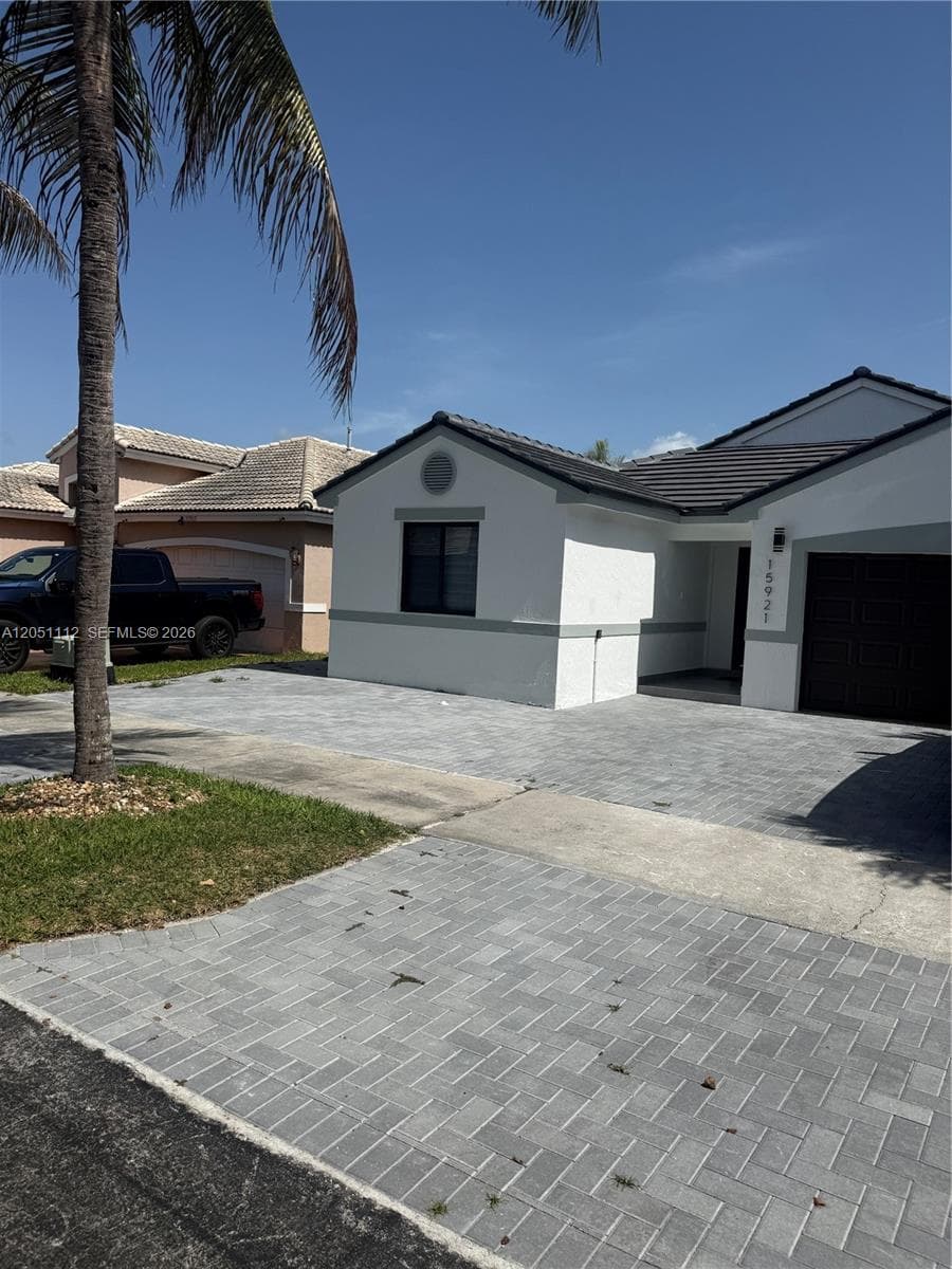 15921 SW 82 ST, Miami FL 33193 photo 2