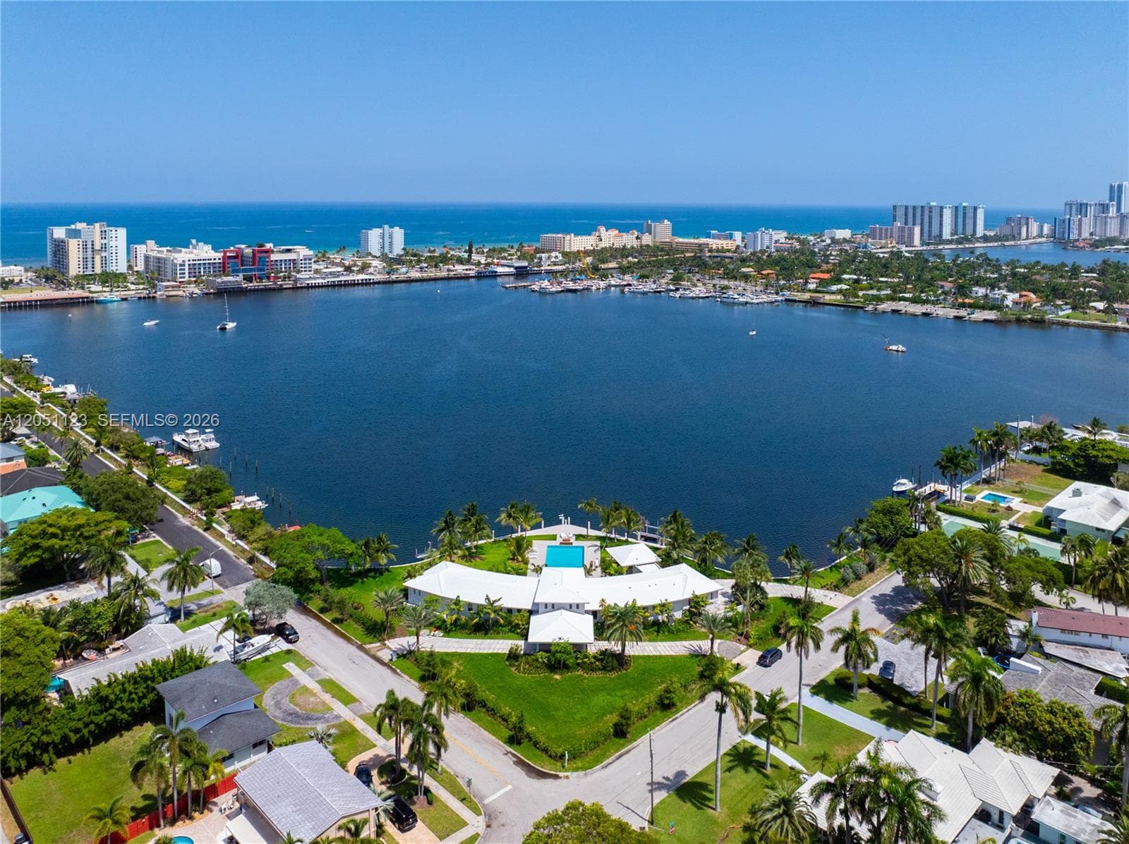 900 N Northlake Dr, Hollywood FL 33019 photo 2