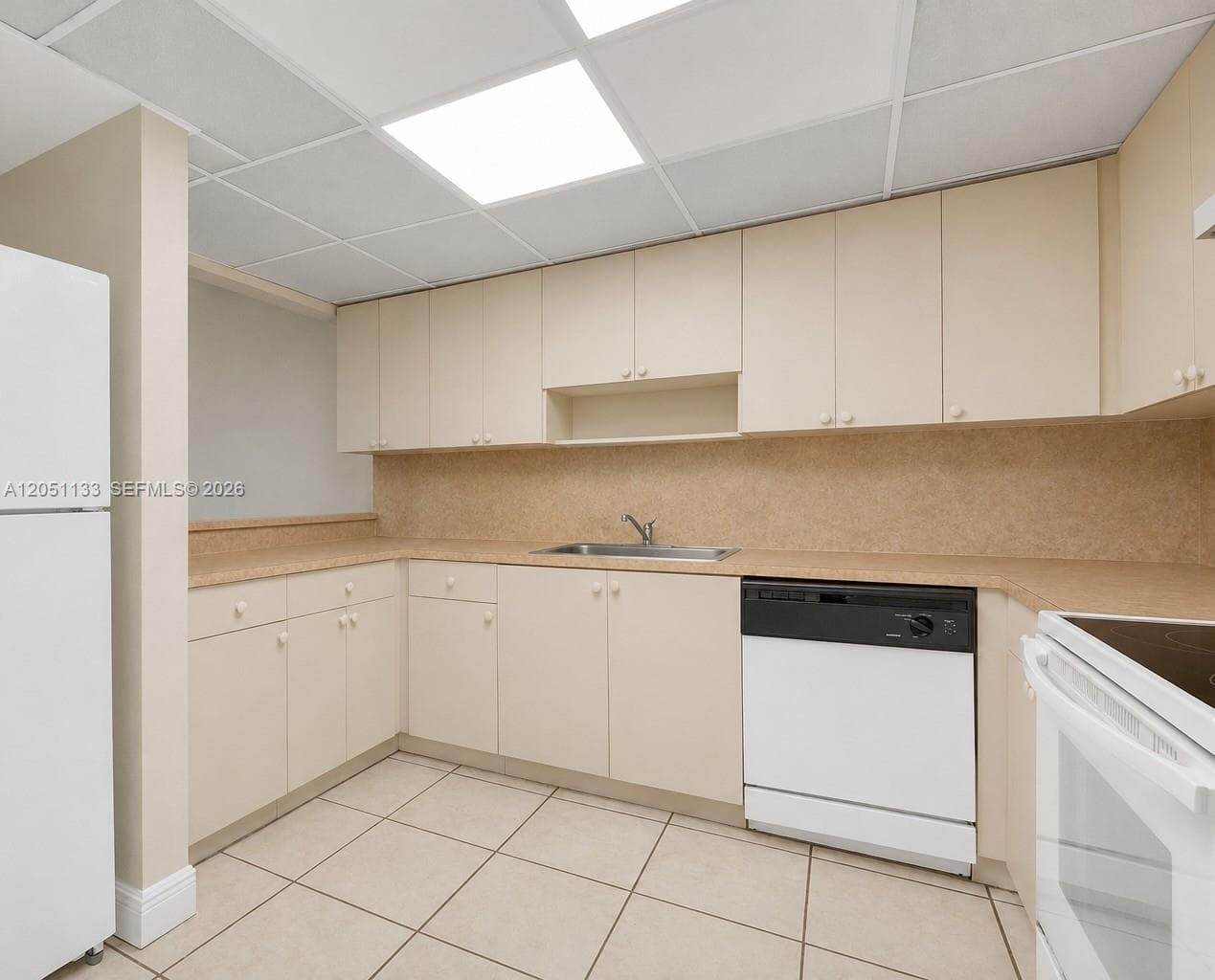 6940 Miami Gardens Dr # 531, Hialeah FL 33015 photo 3
