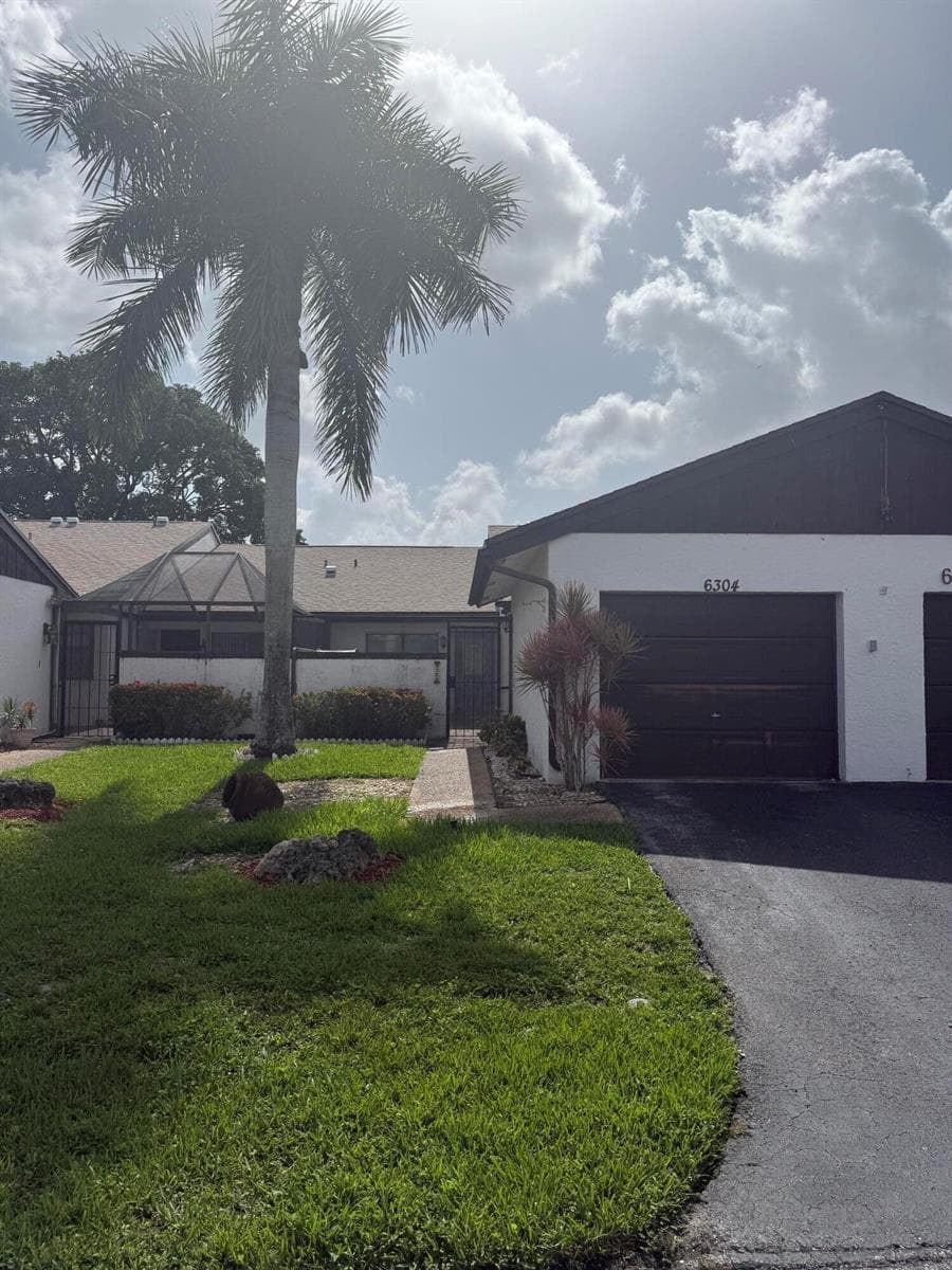 6304 Wedgewood Terrace # B8, Tamarac FL 33321