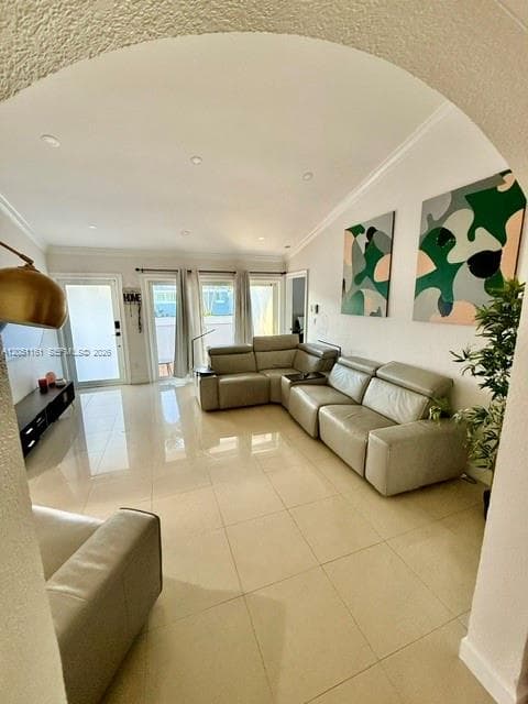 10350 SW 208th Ter, Cutler Bay FL 33189 photo 2