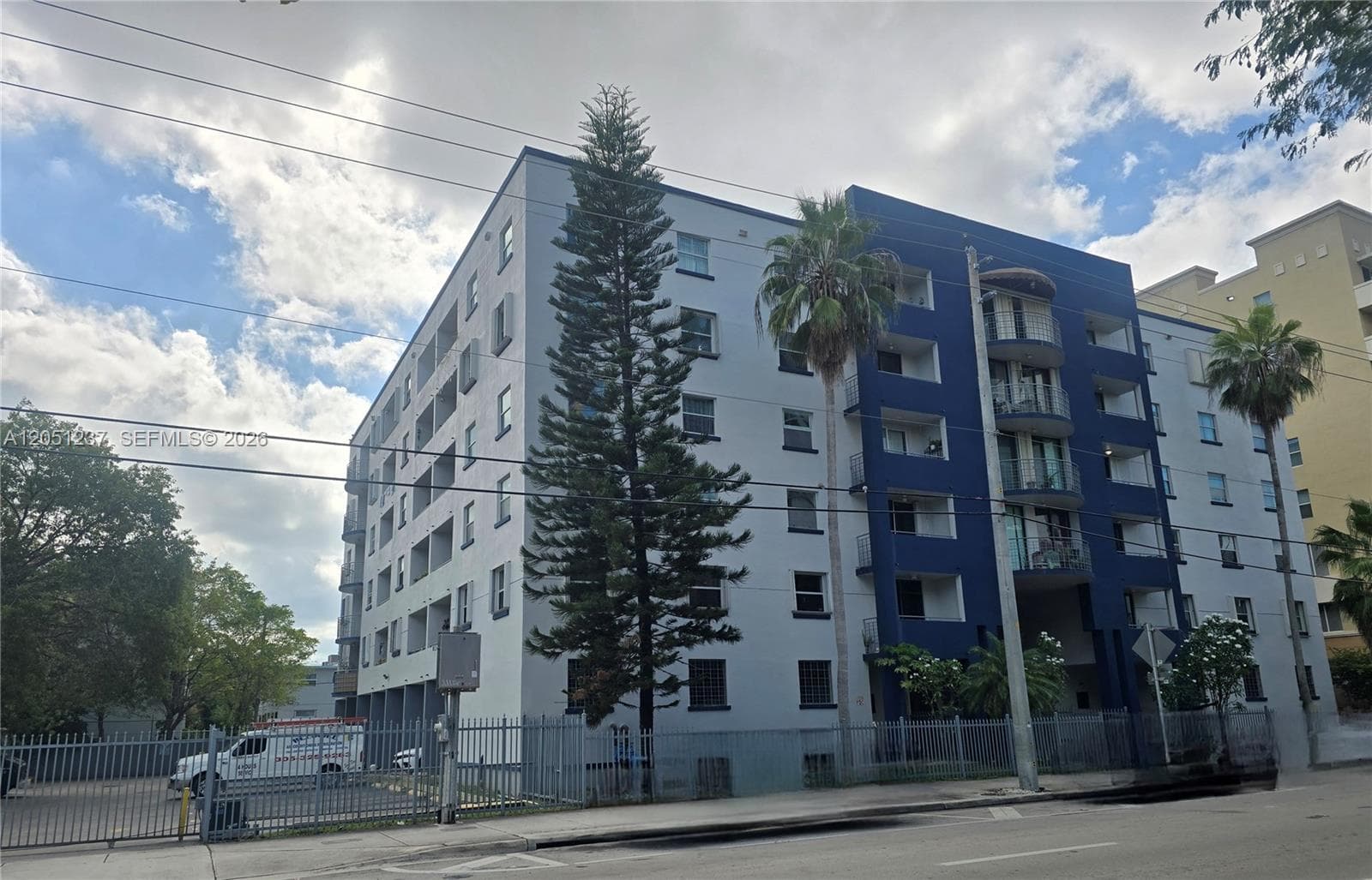546 SW 1st ST # 607, Miami FL 33130