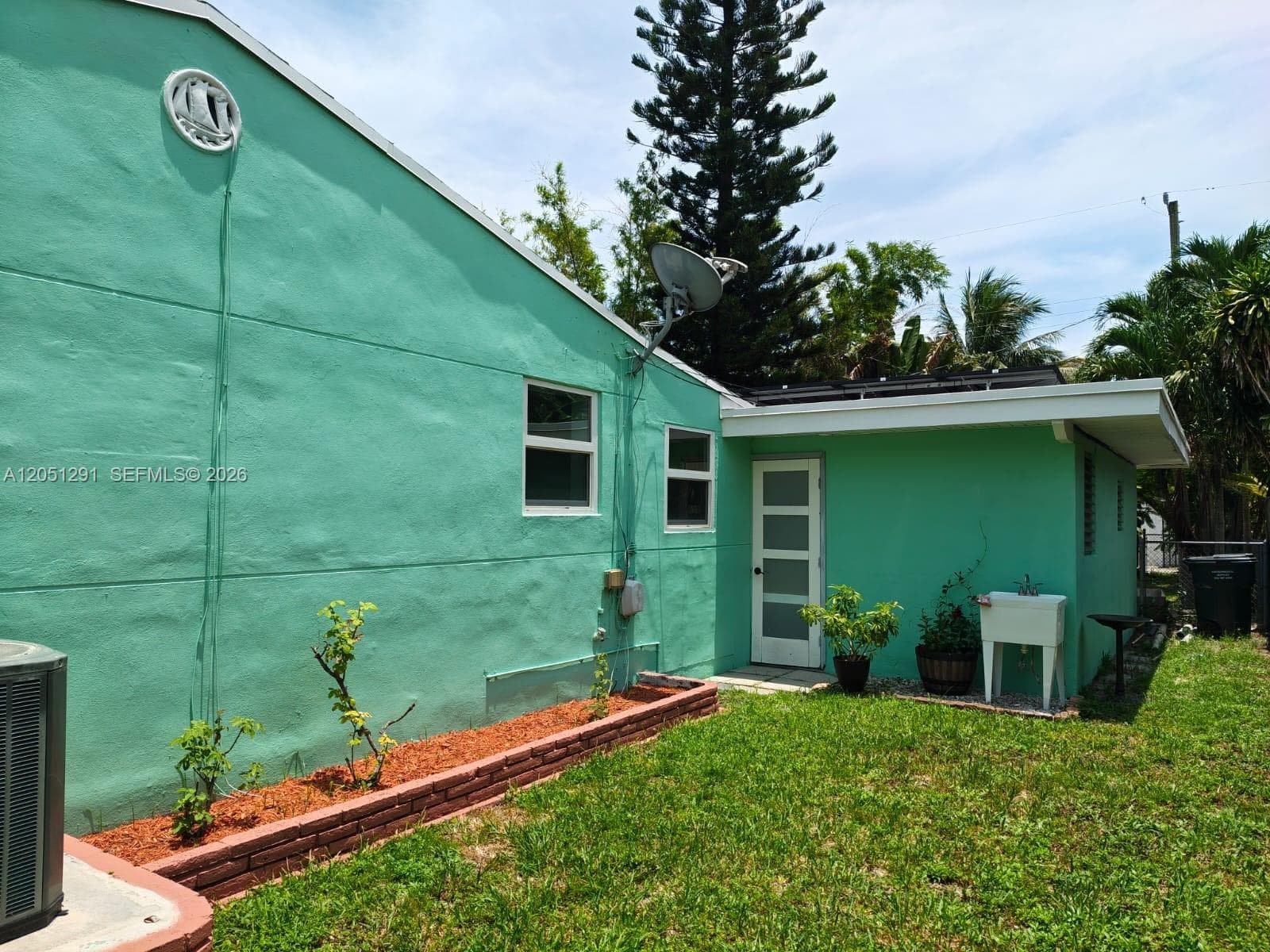 2418 Scott St, Hollywood FL 33020 photo 3