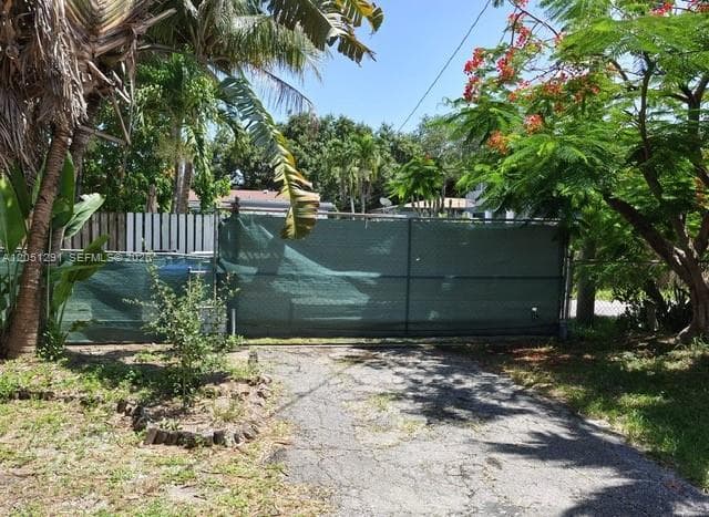2418 Scott St, Hollywood FL 33020 photo 5