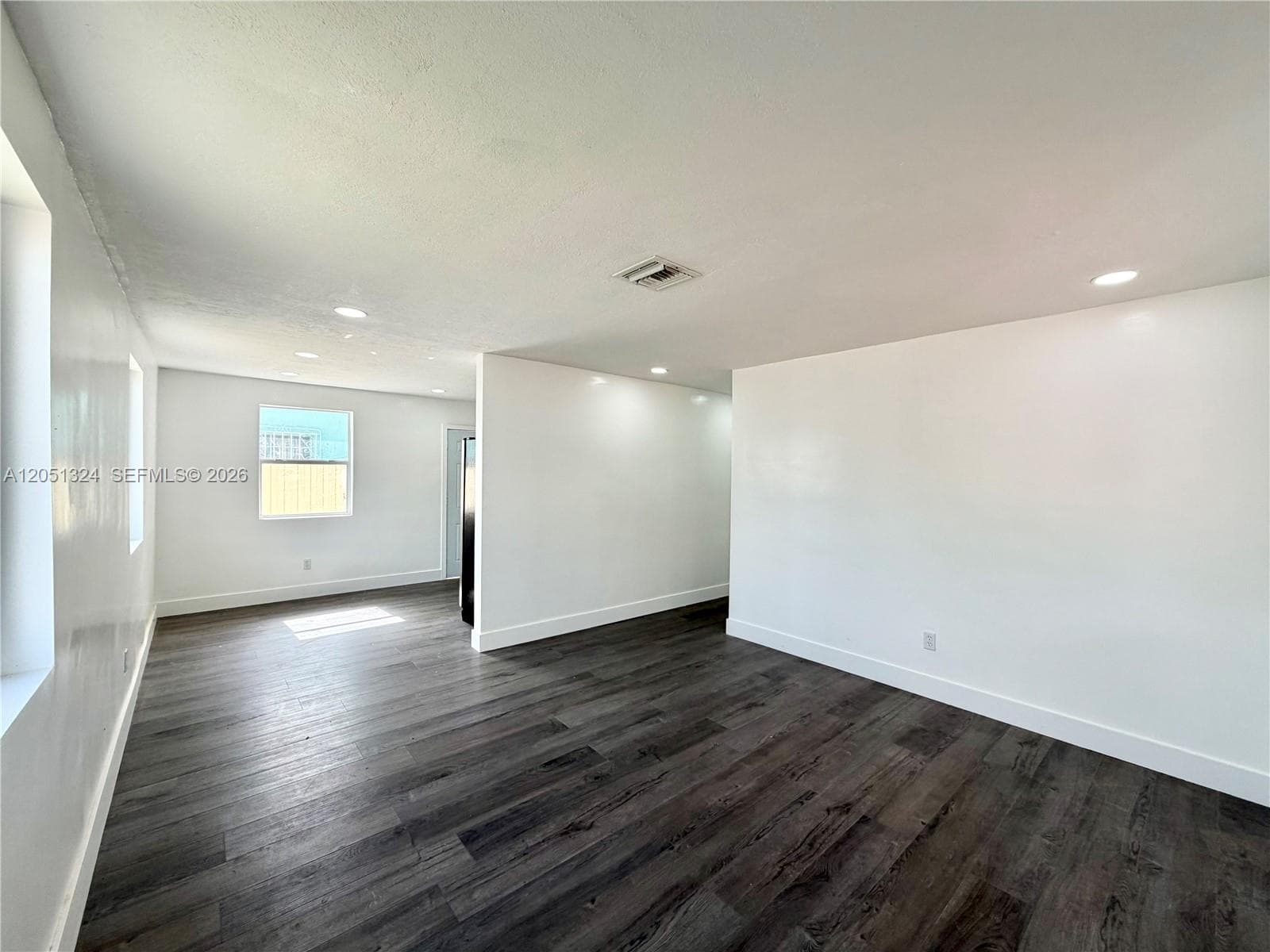 685 SE Park Dr, Hialeah FL 33010 photo 4