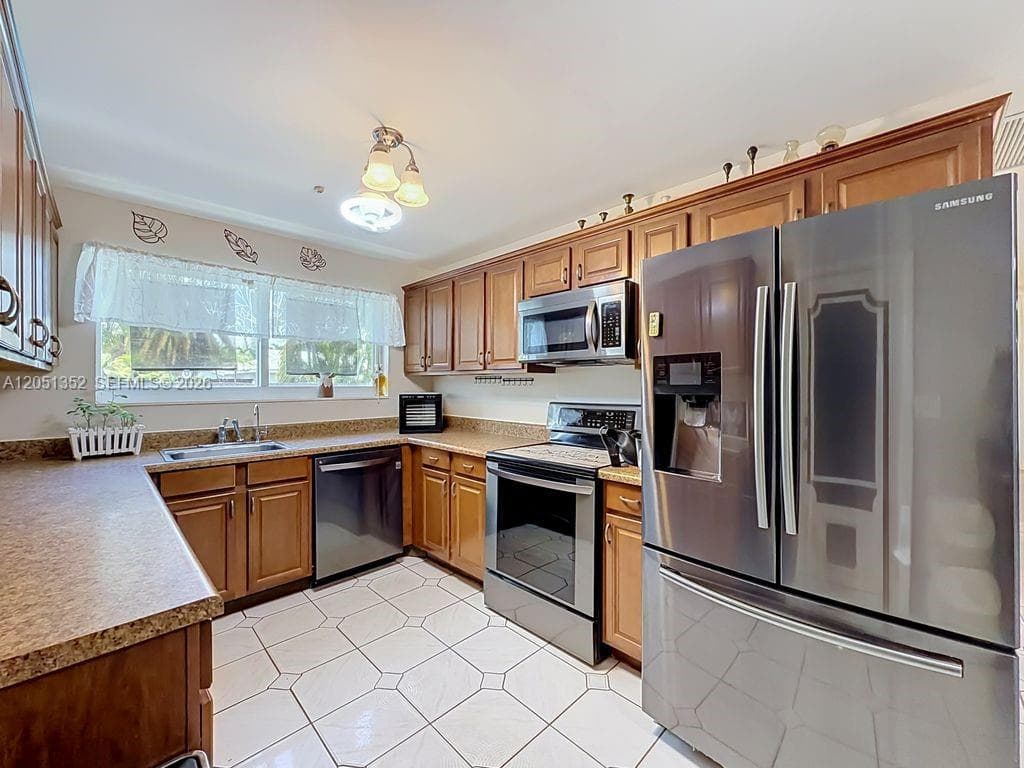 4201 NW 73rd Ave, Lauderhill FL 33319 photo 4