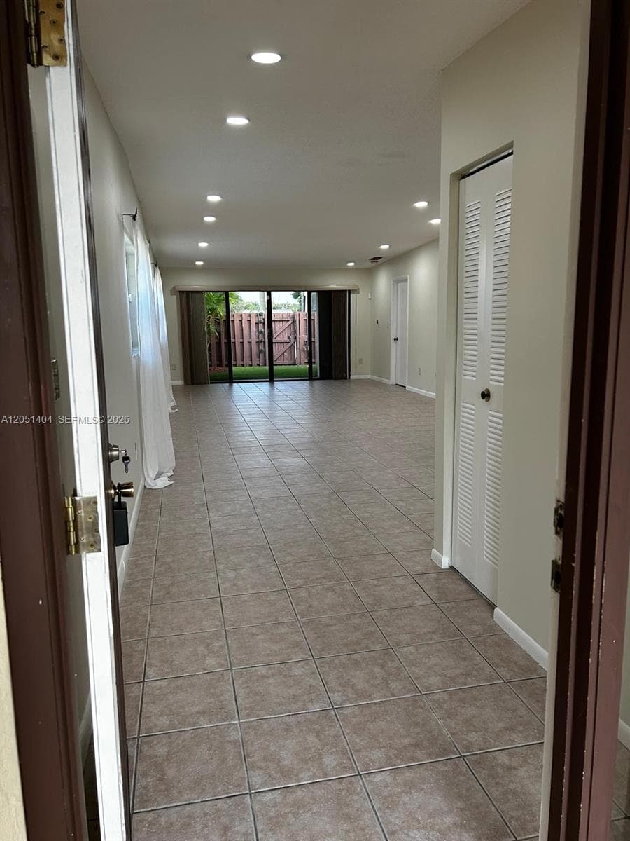 6524 NW 188th Ln, Hialeah FL 33015 photo 3