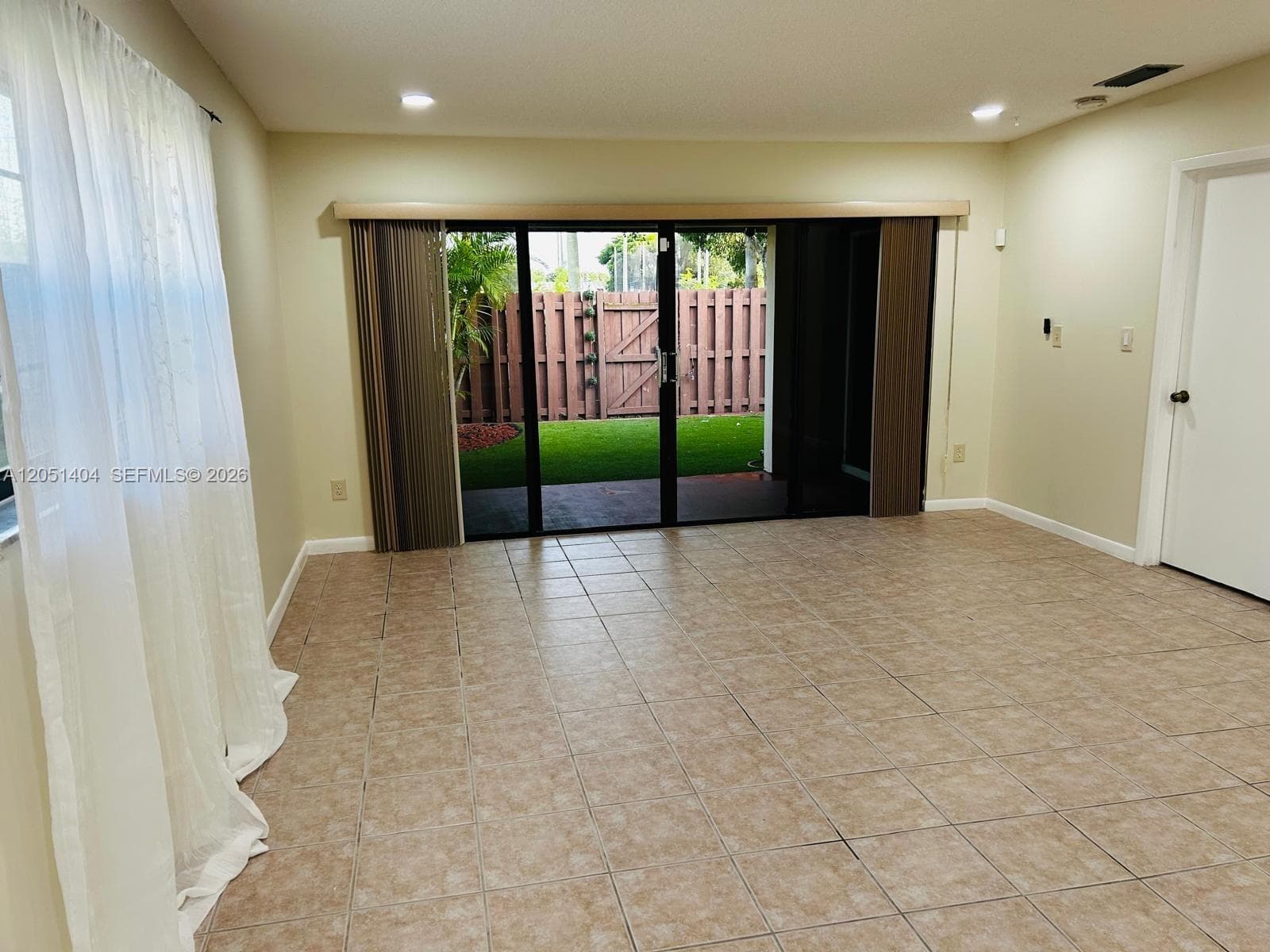 6524 NW 188th Ln, Hialeah FL 33015 photo 5