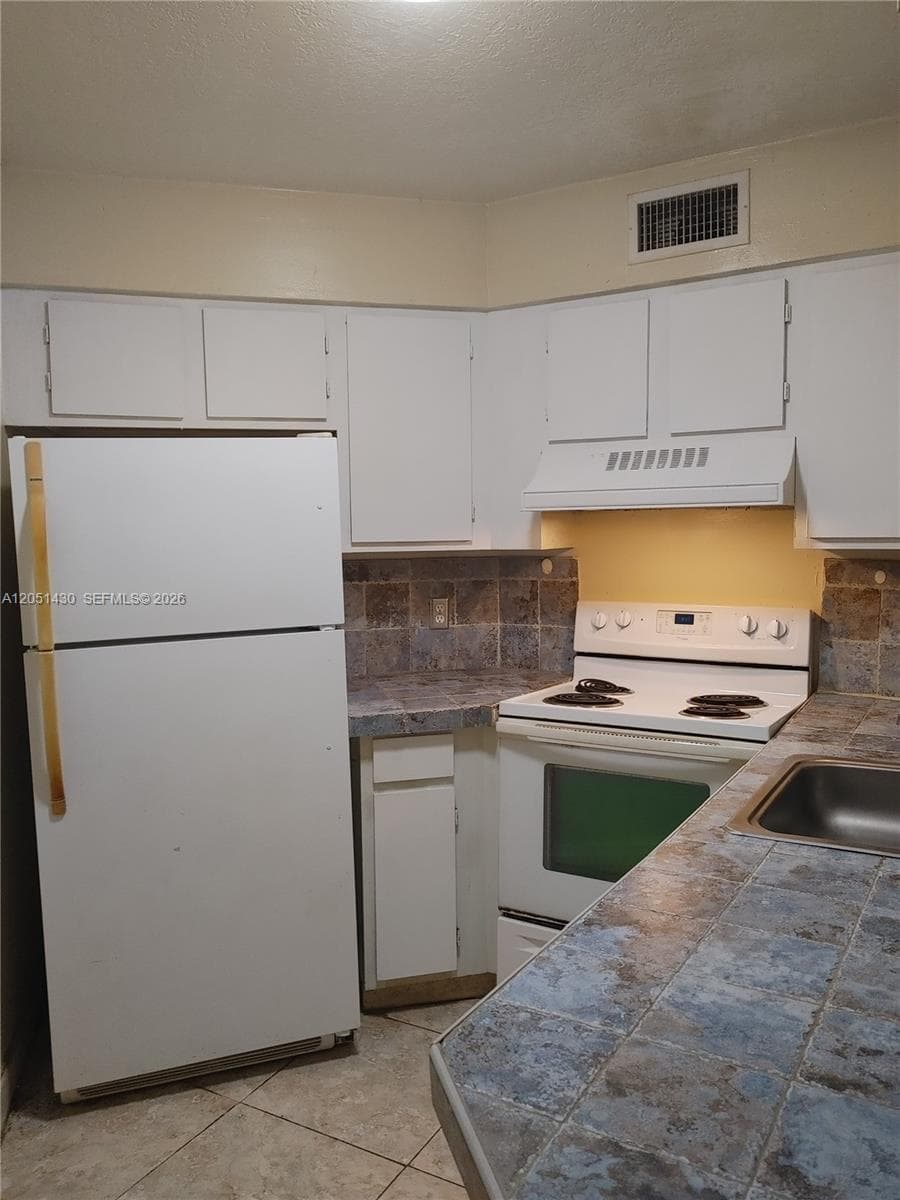 212 Lake Pointe Dr # 112, Oakland Park FL 33309 photo 3
