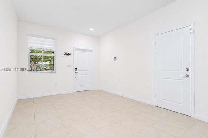 1020 SE 26th Ter, Homestead FL 33035 photo 2